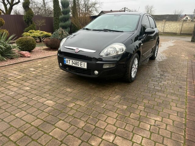 Черный Фиат Гранде Пунто, объемом двигателя 1.3 л и пробегом 270 тыс. км за 4500 $, фото 1 на Automoto.ua
