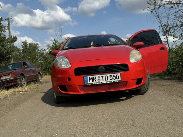 Красный Фиат Гранде Пунто, объемом двигателя 1.2 л и пробегом 3 тыс. км за 1423 $, фото 1 на Automoto.ua