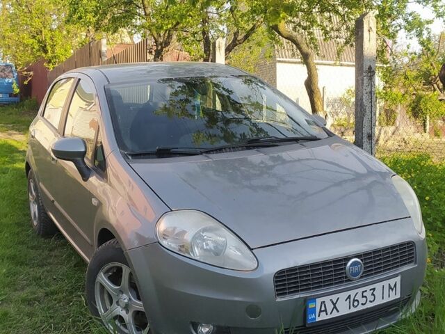 Серый Фиат Гранде Пунто, объемом двигателя 2 л и пробегом 196 тыс. км за 5300 $, фото 1 на Automoto.ua