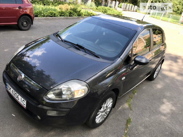 Серый Фиат Гранде Пунто, объемом двигателя 1.4 л и пробегом 135 тыс. км за 5500 $, фото 1 на Automoto.ua