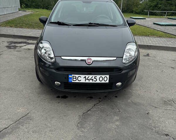 Серый Фиат Гранде Пунто, объемом двигателя 1.37 л и пробегом 153 тыс. км за 6400 $, фото 1 на Automoto.ua