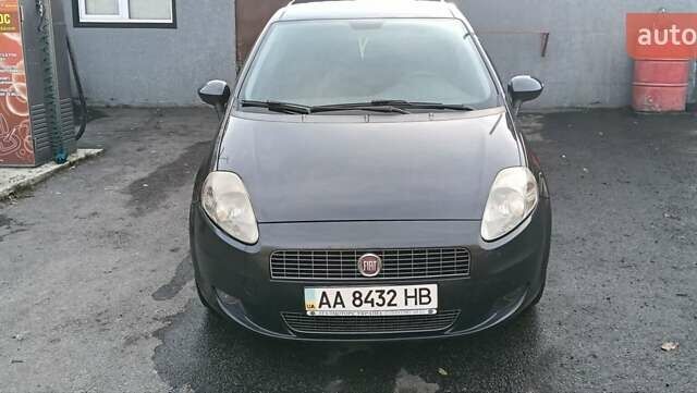 Серый Фиат Гранде Пунто, объемом двигателя 1.37 л и пробегом 195 тыс. км за 4200 $, фото 1 на Automoto.ua