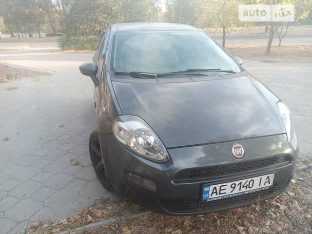 Серый Фиат Гранде Пунто, объемом двигателя 1.37 л и пробегом 240 тыс. км за 4900 $, фото 1 на Automoto.ua
