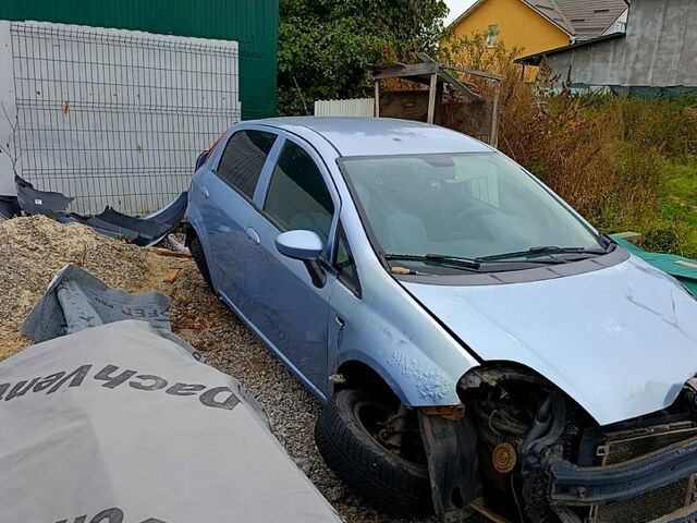 Синий Фиат Гранде Пунто, объемом двигателя 1.4 л и пробегом 260 тыс. км за 600 $, фото 1 на Automoto.ua