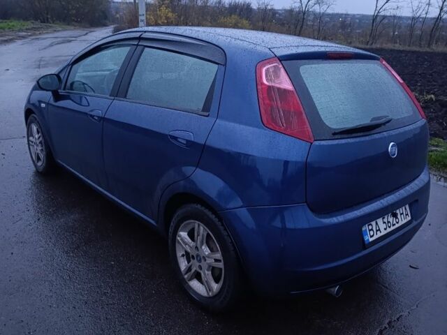 Синій Фіат Гранде Пунто, об'ємом двигуна 1.4 л та пробігом 312 тис. км за 3200 $, фото 1 на Automoto.ua