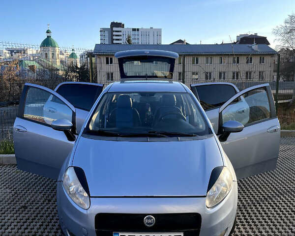 Синий Фиат Гранде Пунто, объемом двигателя 1.37 л и пробегом 320 тыс. км за 3000 $, фото 1 на Automoto.ua