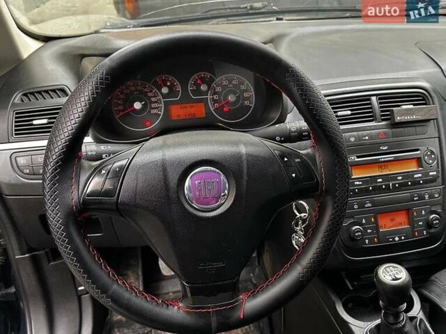 Синій Фіат Гранде Пунто, об'ємом двигуна 1.37 л та пробігом 300 тис. км за 3700 $, фото 1 на Automoto.ua