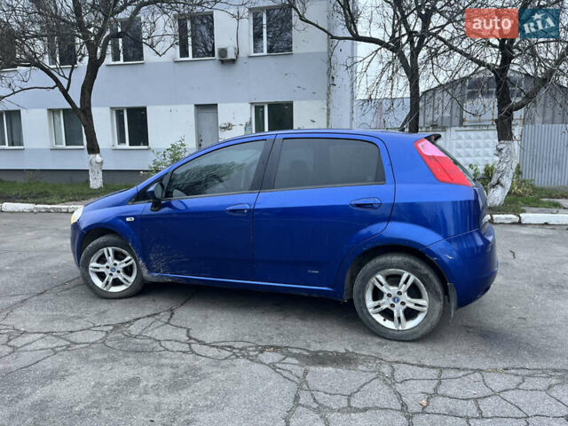 Синий Фиат Гранде Пунто, объемом двигателя 1.4 л и пробегом 152 тыс. км за 2700 $, фото 1 на Automoto.ua