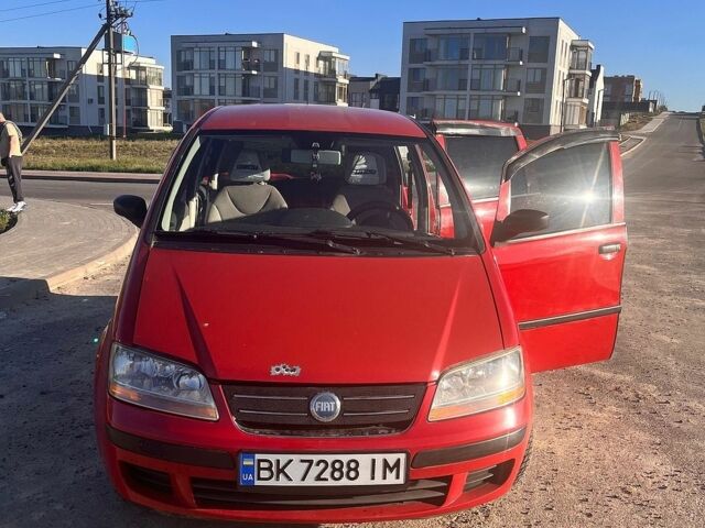 Червоний Фіат Ідея, об'ємом двигуна 1.37 л та пробігом 223 тис. км за 3200 $, фото 1 на Automoto.ua