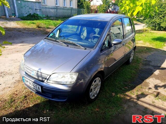 Серый Фиат Идея, объемом двигателя 1.4 л и пробегом 122 тыс. км за 4200 $, фото 1 на Automoto.ua