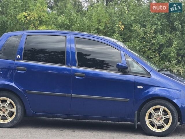 Синий Фиат Идея, объемом двигателя 1.4 л и пробегом 240 тыс. км за 3800 $, фото 1 на Automoto.ua