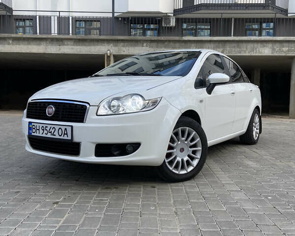 Белый Фиат Линеа, объемом двигателя 1.37 л и пробегом 166 тыс. км за 5190 $, фото 1 на Automoto.ua