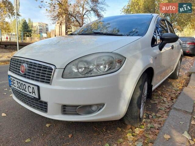 Белый Фиат Линеа, объемом двигателя 1.6 л и пробегом 280 тыс. км за 4400 $, фото 1 на Automoto.ua