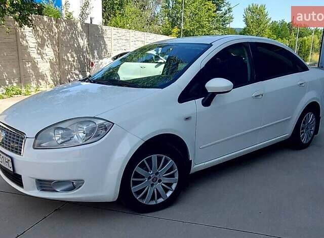 Білий Фіат Лінеа, об'ємом двигуна 1.25 л та пробігом 159 тис. км за 4800 $, фото 1 на Automoto.ua