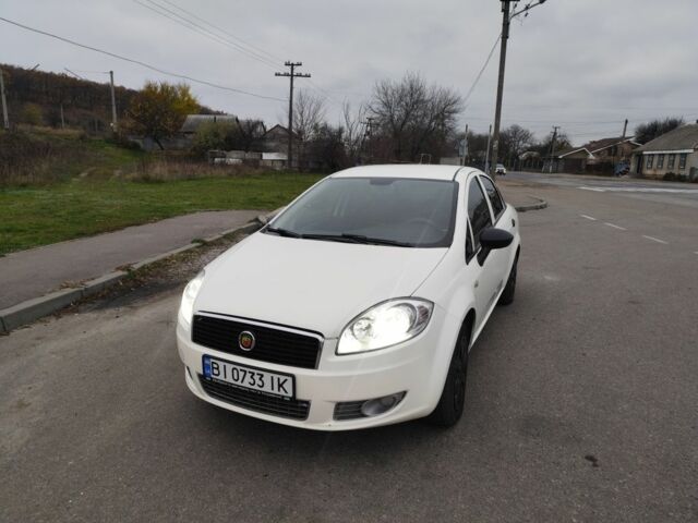 Белый Фиат Линеа, объемом двигателя 1.4 л и пробегом 240 тыс. км за 4800 $, фото 1 на Automoto.ua