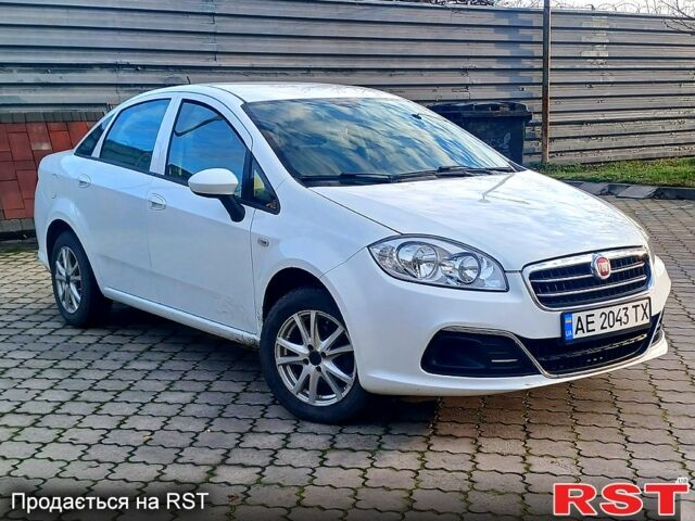 Белый Фиат Линеа, объемом двигателя 1.4 л и пробегом 240 тыс. км за 5199 $, фото 1 на Automoto.ua