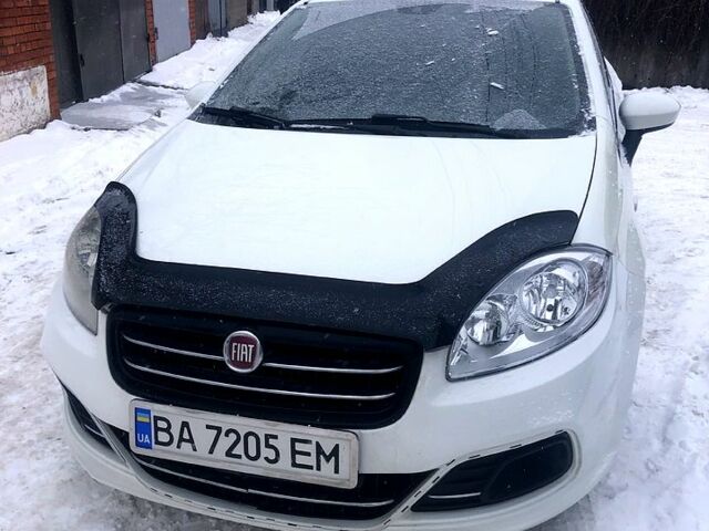Белый Фиат Линеа, объемом двигателя 1.4 л и пробегом 39000 тыс. км за 4399 $, фото 1 на Automoto.ua