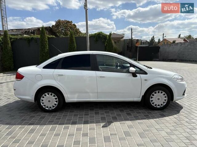 Белый Фиат Линеа, объемом двигателя 1.37 л и пробегом 282 тыс. км за 5700 $, фото 1 на Automoto.ua