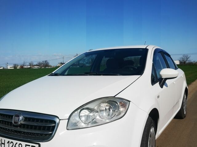 Белый Фиат Линеа, объемом двигателя 1.4 л и пробегом 158 тыс. км за 3900 $, фото 1 на Automoto.ua