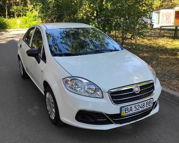 Белый Фиат Линеа, объемом двигателя 1.37 л и пробегом 132 тыс. км за 7100 $, фото 1 на Automoto.ua