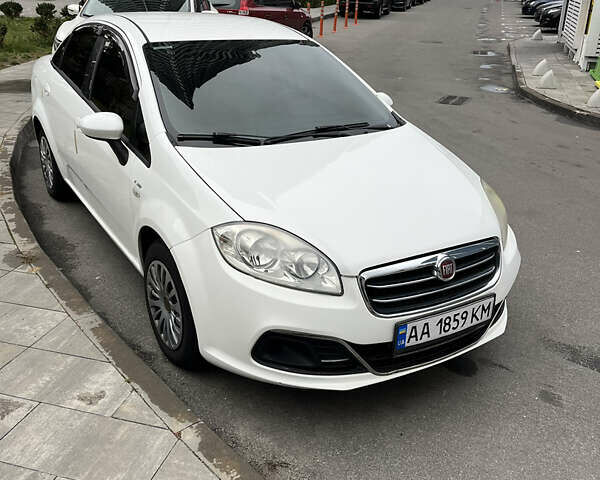 Білий Фіат Лінеа, об'ємом двигуна 1.37 л та пробігом 225 тис. км за 3900 $, фото 1 на Automoto.ua