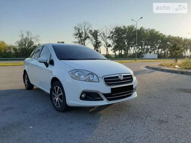 Белый Фиат Линеа, объемом двигателя 1.4 л и пробегом 72 тыс. км за 7300 $, фото 1 на Automoto.ua