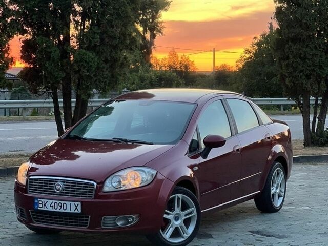 Красный Фиат Линеа, объемом двигателя 1.37 л и пробегом 180 тыс. км за 3200 $, фото 1 на Automoto.ua