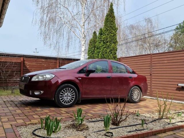 Красный Фиат Линеа, объемом двигателя 1.4 л и пробегом 245 тыс. км за 5800 $, фото 1 на Automoto.ua