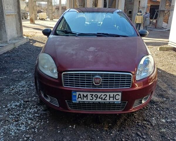 Красный Фиат Линеа, объемом двигателя 1.37 л и пробегом 256 тыс. км за 3300 $, фото 1 на Automoto.ua