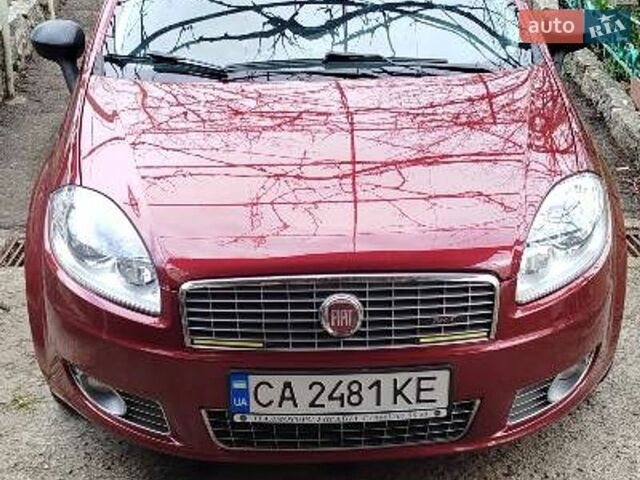 Красный Фиат Линеа, объемом двигателя 1.37 л и пробегом 155 тыс. км за 5300 $, фото 1 на Automoto.ua