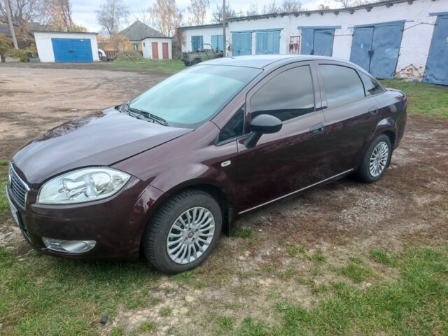 Красный Фиат Линеа, объемом двигателя 1.4 л и пробегом 161 тыс. км за 4300 $, фото 1 на Automoto.ua