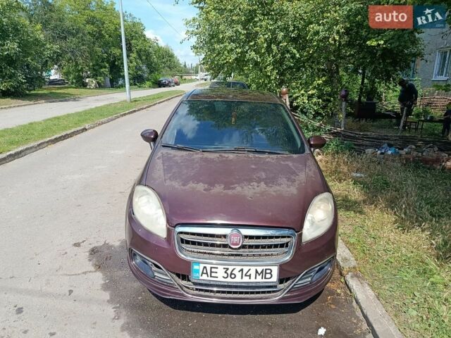 Красный Фиат Линеа, объемом двигателя 1.25 л и пробегом 150 тыс. км за 2500 $, фото 1 на Automoto.ua