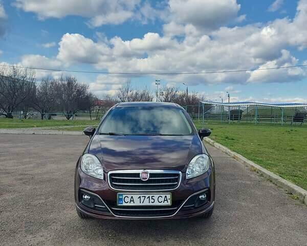 Красный Фиат Линеа, объемом двигателя 1.37 л и пробегом 208 тыс. км за 4777 $, фото 1 на Automoto.ua