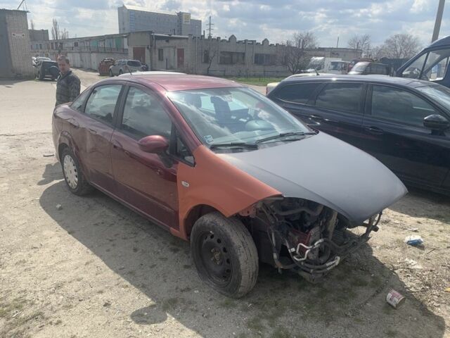 Красный Фиат Линеа, объемом двигателя 0 л и пробегом 220 тыс. км за 2500 $, фото 1 на Automoto.ua