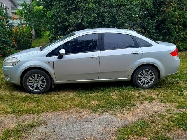 Серый Фиат Линеа, объемом двигателя 1.4 л и пробегом 201 тыс. км за 4200 $, фото 1 на Automoto.ua