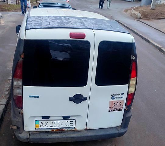 Белый Фиат Добло, объемом двигателя 16 л и пробегом 300 тыс. км за 2500 $, фото 1 на Automoto.ua