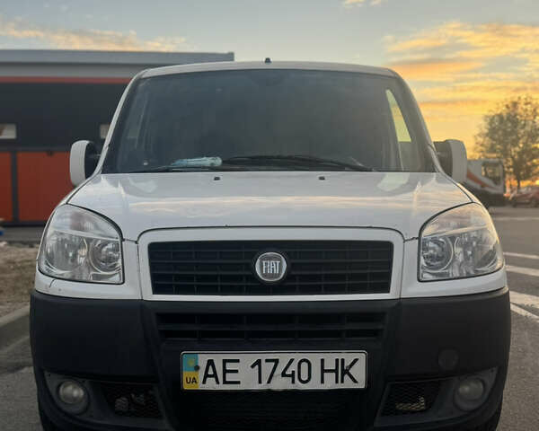 Белый Фиат Добло, объемом двигателя 1.9 л и пробегом 280 тыс. км за 3800 $, фото 1 на Automoto.ua