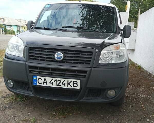 Белый Фиат Добло, объемом двигателя 1.6 л и пробегом 280 тыс. км за 3000 $, фото 1 на Automoto.ua