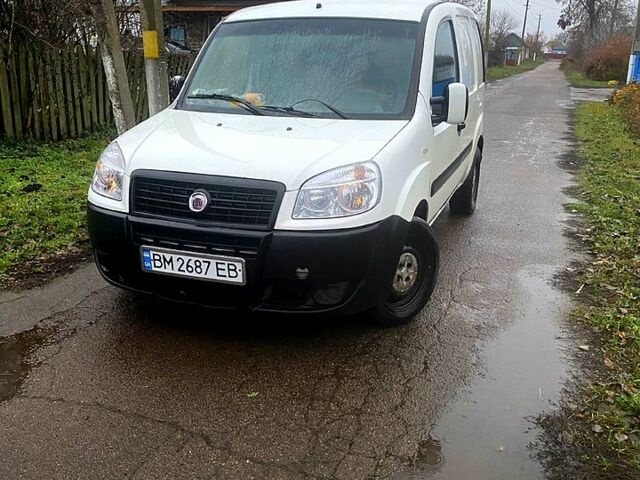 Белый Фиат Добло, объемом двигателя 1.2 л и пробегом 245 тыс. км за 3600 $, фото 1 на Automoto.ua