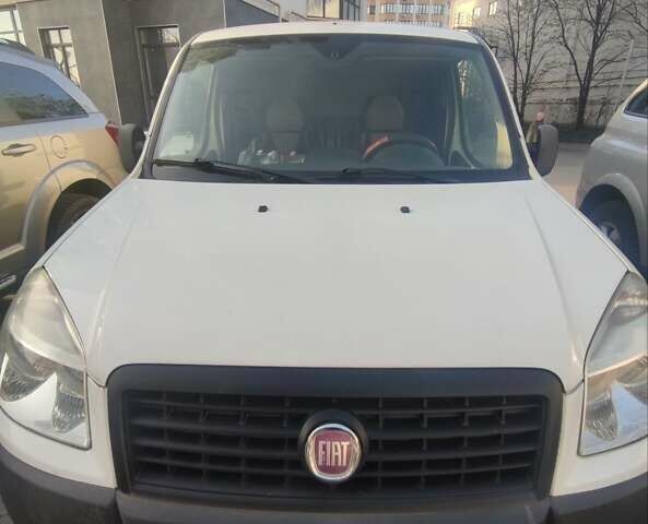 Белый Фиат Добло, объемом двигателя 1.4 л и пробегом 98 тыс. км за 6500 $, фото 1 на Automoto.ua