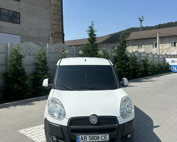 Белый Фиат Добло, объемом двигателя 1.3 л и пробегом 325 тыс. км за 6700 $, фото 1 на Automoto.ua