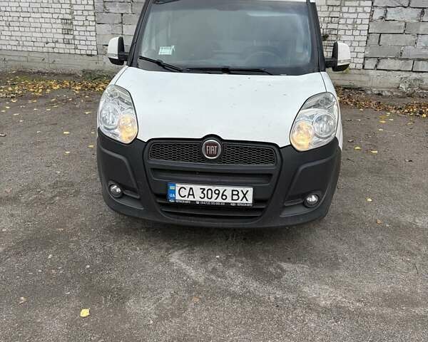 Белый Фиат Добло, объемом двигателя 1.25 л и пробегом 291 тыс. км за 5500 $, фото 1 на Automoto.ua