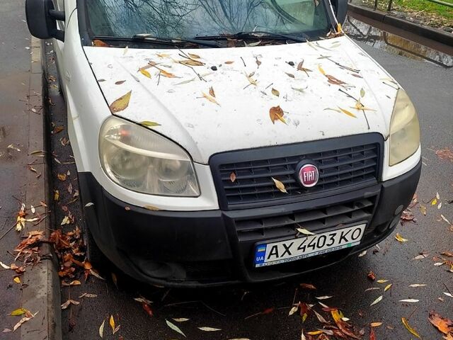 Белый Фиат Добло, объемом двигателя 1.2 л и пробегом 215 тыс. км за 2800 $, фото 1 на Automoto.ua