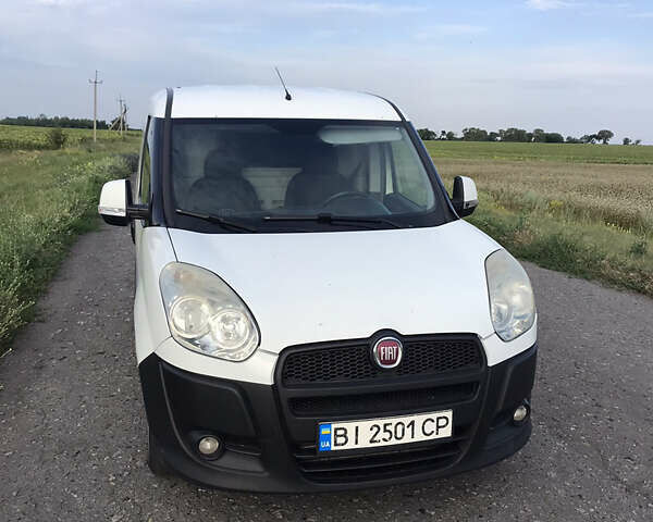 Белый Фиат Добло, объемом двигателя 1.6 л и пробегом 355 тыс. км за 5700 $, фото 1 на Automoto.ua