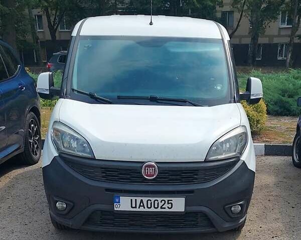 Белый Фиат Добло, объемом двигателя 1.2 л и пробегом 147 тыс. км за 7400 $, фото 1 на Automoto.ua