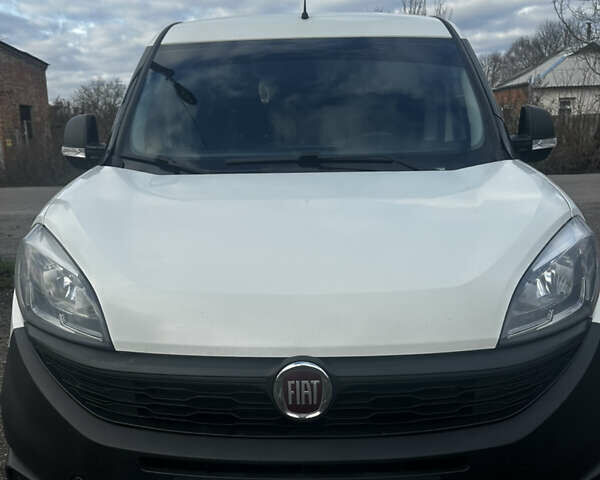 Белый Фиат Добло, объемом двигателя 1.4 л и пробегом 256 тыс. км за 7900 $, фото 1 на Automoto.ua