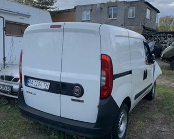 Белый Фиат Добло, объемом двигателя 1.4 л и пробегом 100 тыс. км за 2900 $, фото 1 на Automoto.ua