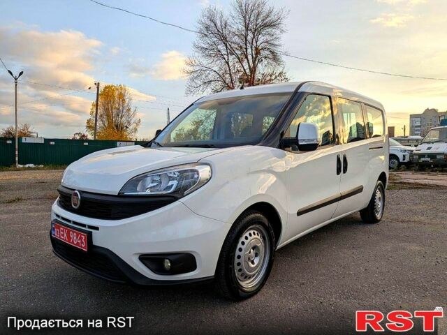 Белый Фиат Добло, объемом двигателя 1.3 л и пробегом 100 тыс. км за 10800 $, фото 1 на Automoto.ua