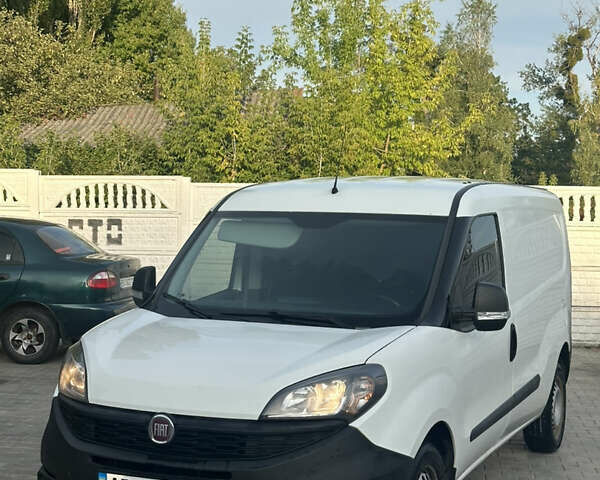 Белый Фиат Добло, объемом двигателя 1.2 л и пробегом 171 тыс. км за 9900 $, фото 1 на Automoto.ua