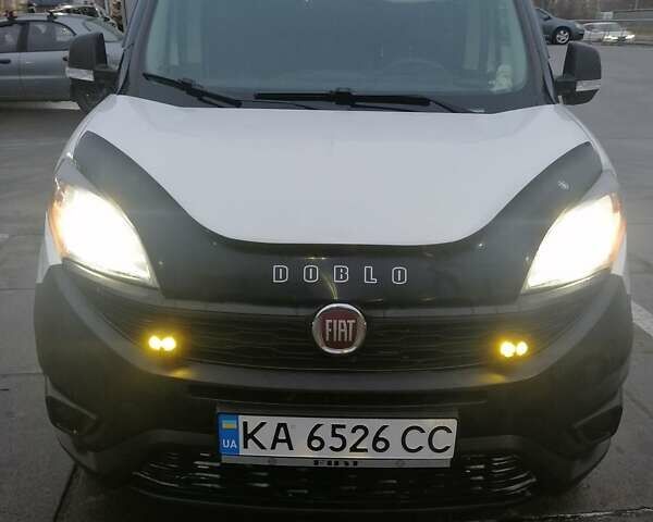 Белый Фиат Добло, объемом двигателя 1.25 л и пробегом 214 тыс. км за 8600 $, фото 1 на Automoto.ua